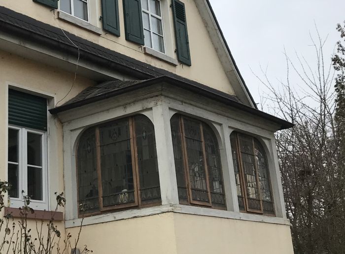 12 alte Bleiverglasungen im Erker